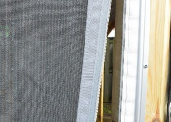 Winddoek donkergrijs met ramen en ritsen