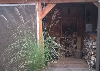 Winddoek donkergrijs op staaldraad, Fam. Bourgonje