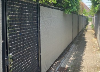 winddoek hekwerk Tender Taupe Fam. P. van Deursen